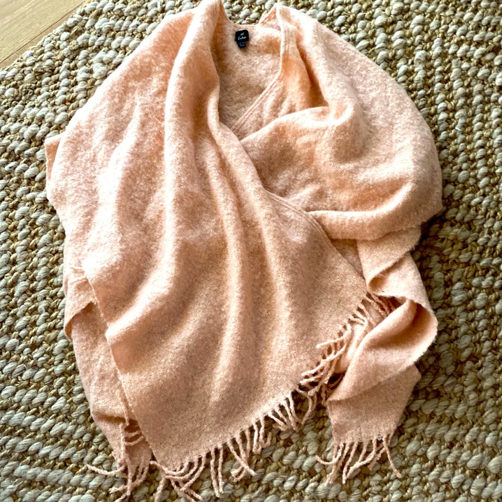 Echo wrap w fringe